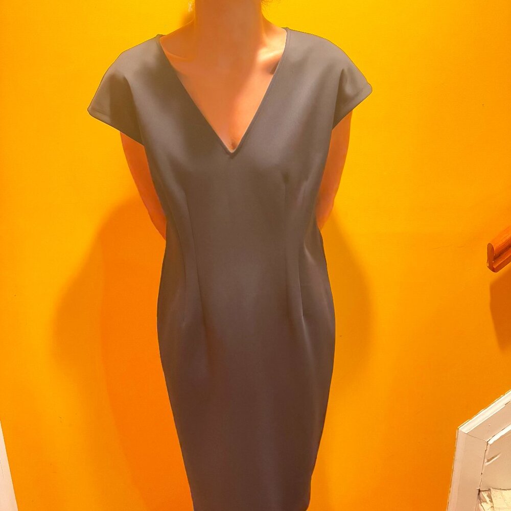 Express Black V neck cap sleeve dress Size Large